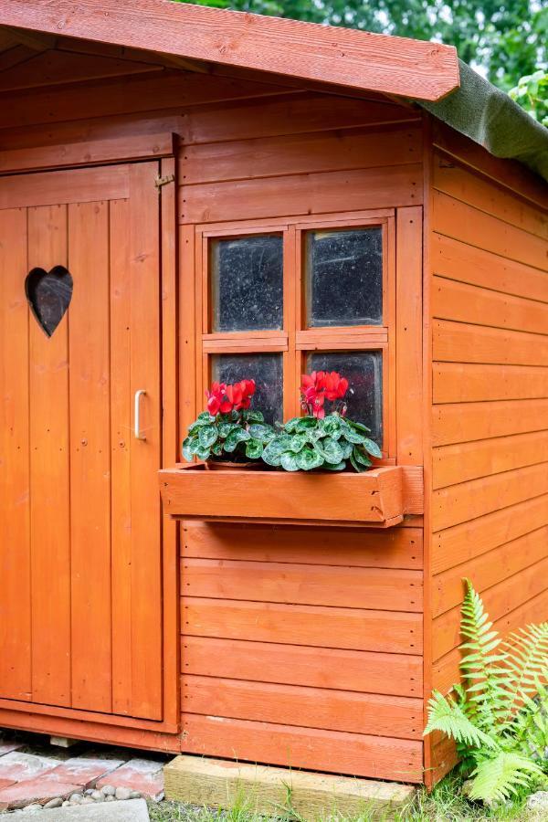 Red Cherry House Вотфорд Екстер'єр фото